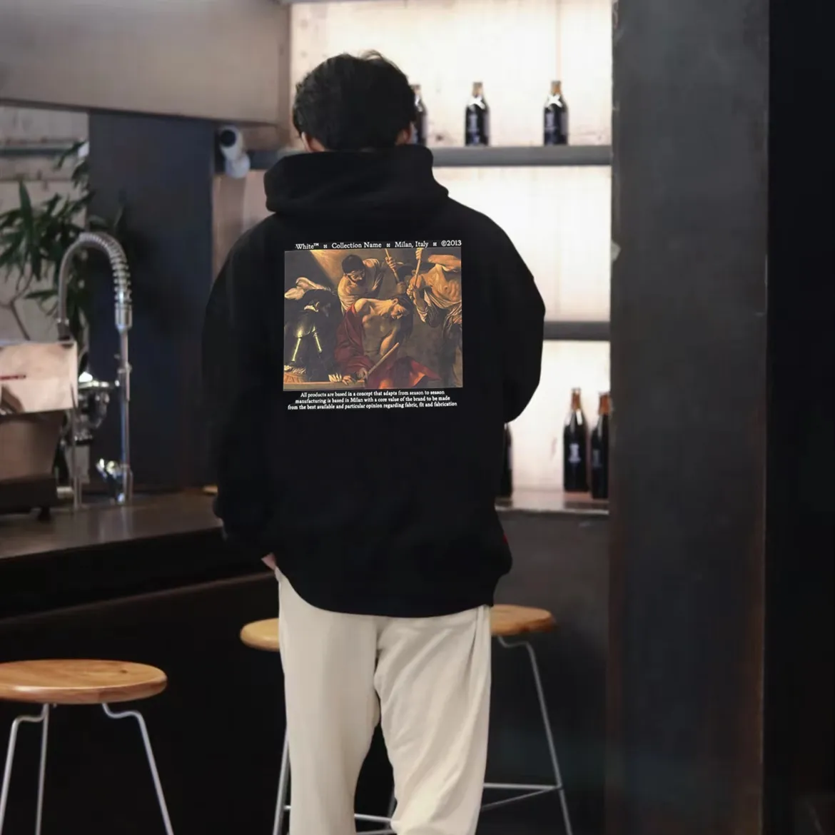 ♻️💯Upper body reference model picture❤️22SS approved version OFFWHITE (OW) Killing and being killed, punishment and sanctity Caravaggio oil painting pure cotton color religious unisex autumn and winter pure cotton hoodie sweatshirt OW perfectly integrates classical literature and art and street culture, paying tribute to VA20SS. Baroqueism, Caravaggio's classic oil painting series, literary street temperament, and 19FW Monet oil paintings. This is also a replacement for Monet. There is a minimalist plain logo on the chest, and a large digital oil painting print on the back with Kornit digital direct inkjet printing. The picture is clear and the stripes transition is smooth. It has a strong religious color, a Vintage style in line with the tone of the Renaissance, and an ultra-clear texture. The fabric is made of 480g combed cotton terry fabric, which has a full drape. Warm and comfortable!  Color: Black Size: XS-L P:390